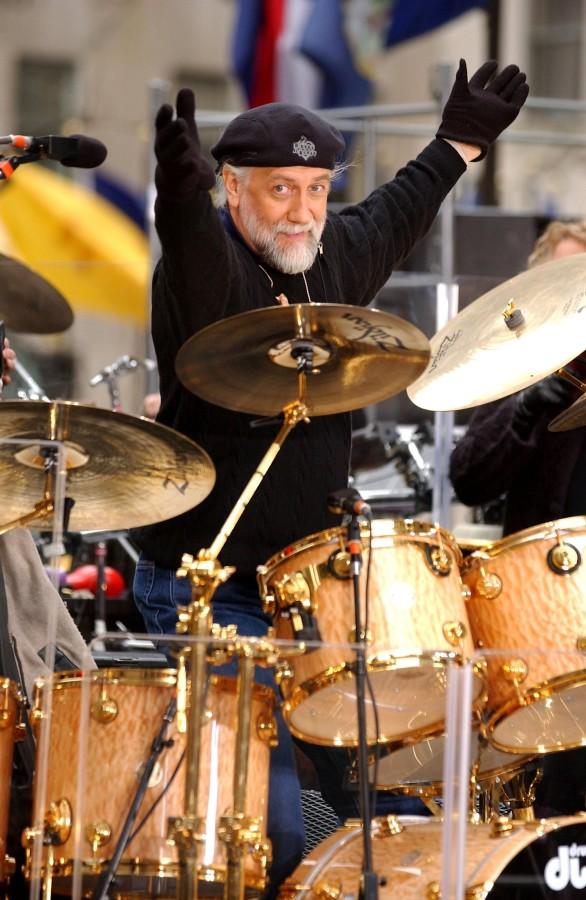 FLEETWOODMAC KRT PHOTO BY NICOLAS KHAYAT/ABACA PRESS (April 18) NEW YORK, NY -- Mick Fleetwood of Fleetwood Mac performs with the band on NBCs Today Show on Friday, April 18, 2003. (gsb) 2003