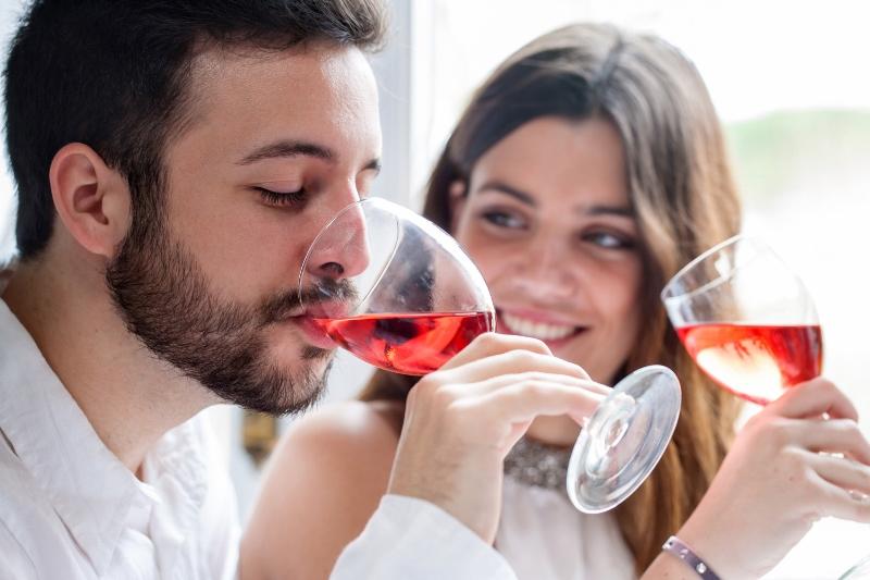More couples are skipping dinner and just doing drinks on dates. (Dreamstime)