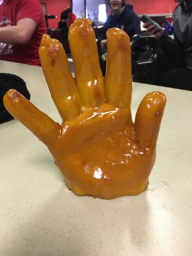 Wax mold allows you to make an extra hand