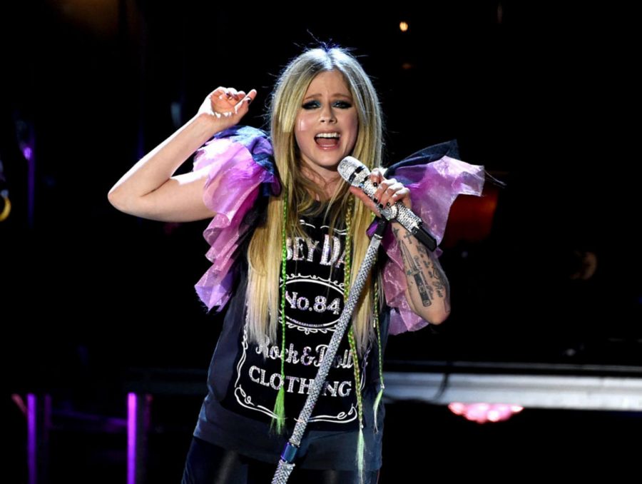 Review: Avril Lavigne, on her first tour in five years, proves she is still pop’s punk princess
